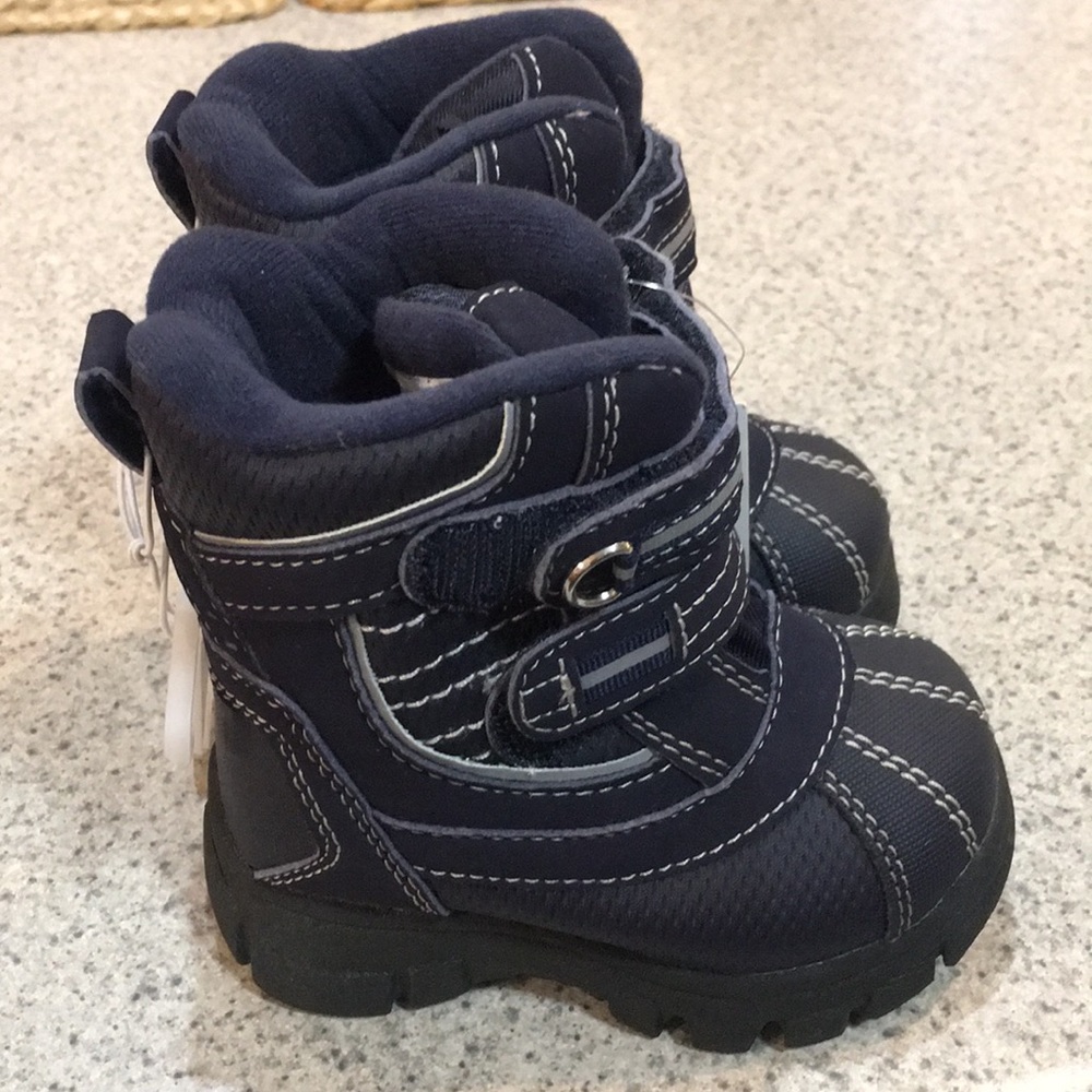NWT-Toddler All-Weather Boots (size 6, 7 & 8 available).❄️🌦❄️